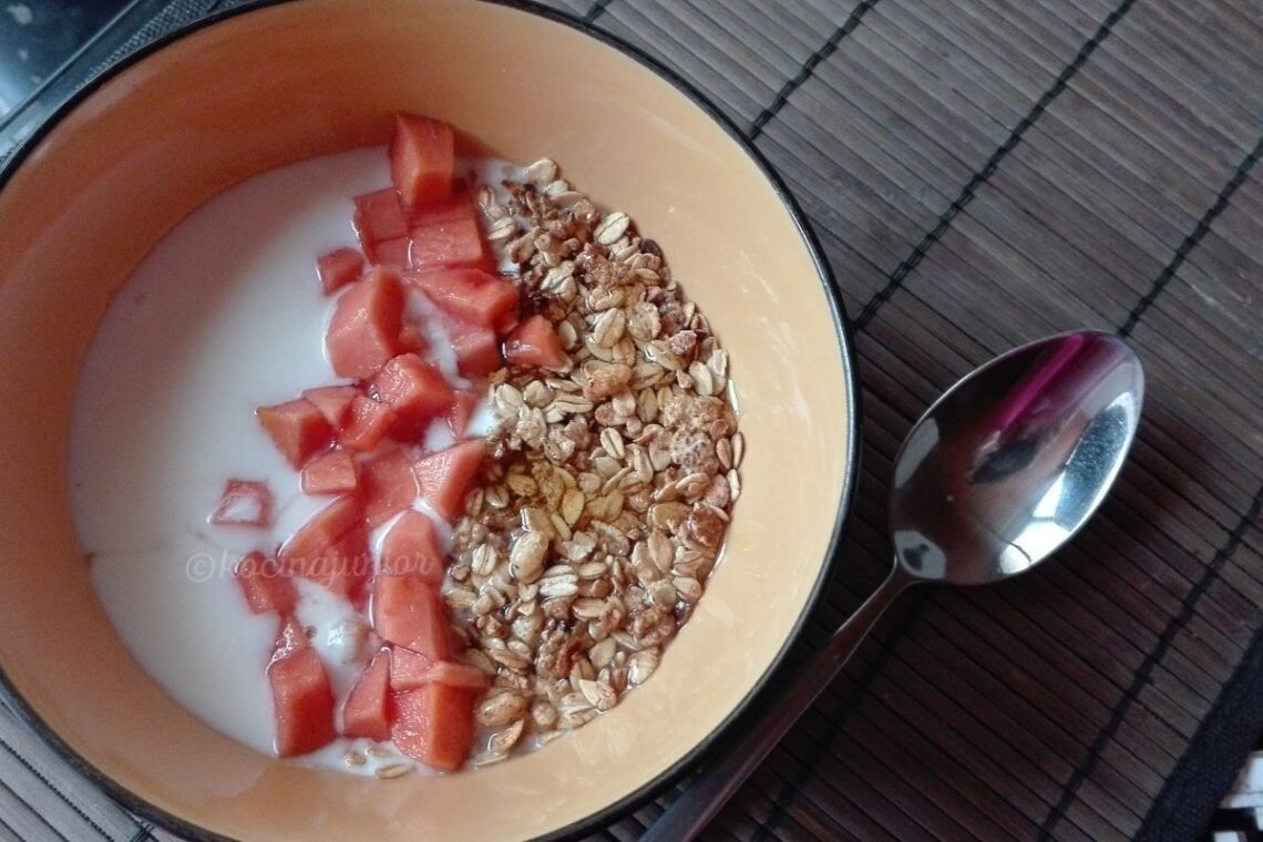 receta bowl de yogurt, papaya, granola y miel kocinajunior